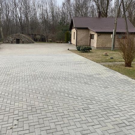 Privatus Namas Lägenhet Šilutė Exteriör bild
